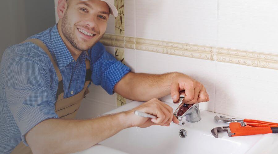 Professional clogged drains services in Cromwell, IN